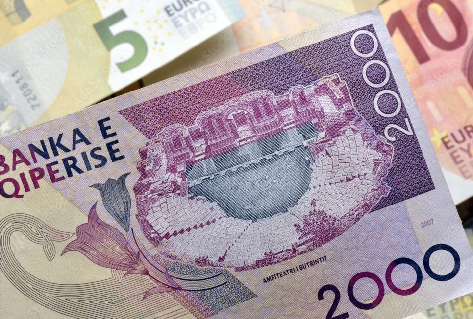 Paketa fiskale 2025, propozimet: Pagesat vetëm në lekë, gjobë kush paguan në valutë